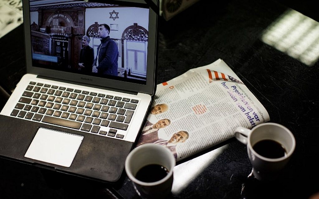 Une scène d'un documentaire utilisée pour former les jeunes membres de l'association "Jeunes contre l'antisémitisme et la xénophobie, à Malmo; le 28 février (Crédit :Thibault SAVARY / AFP)