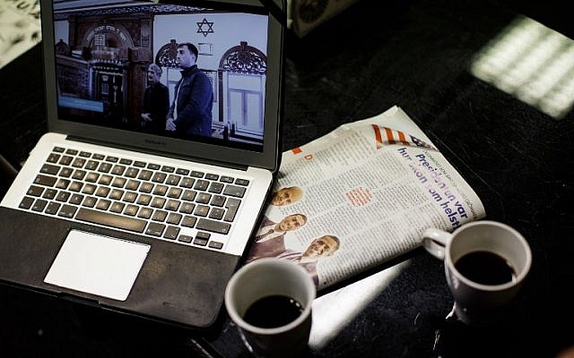 Une scène d'un documentaire utilisée pour former les jeunes membres de l'association "Jeunes contre l'antisémitisme et la xénophobie, à Malmo; le 28 février (Crédit :Thibault SAVARY / AFP)