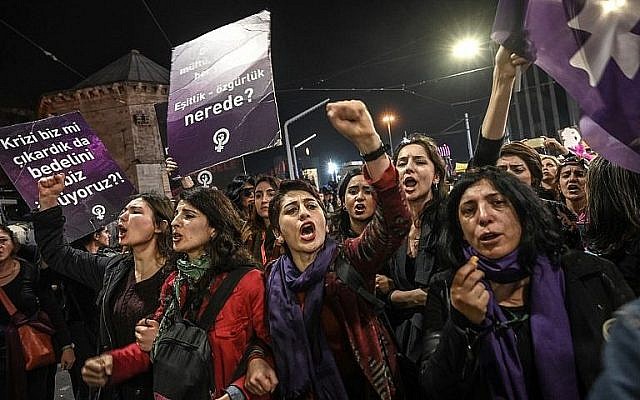 Manifestation féministe à Istanbul le 8 mars 2019. (Crédit : Ozan Kose/AFP) Manifestation féministe à Istanbul le 8 mars 2019. (Crédit : Ozan Kose/AFP)