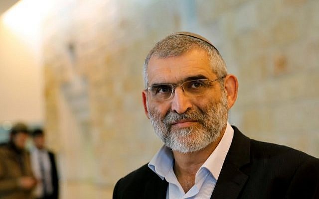 Michael Ben-Ari du parti Otzma Yehudit assiste à une audience à la Cour suprême de Jérusalem, le 14 mars 2019, pour être autorisé à se présenter à un siège à la Knesset. (Crédit : GIL COHEN-MAGEN / AFP)