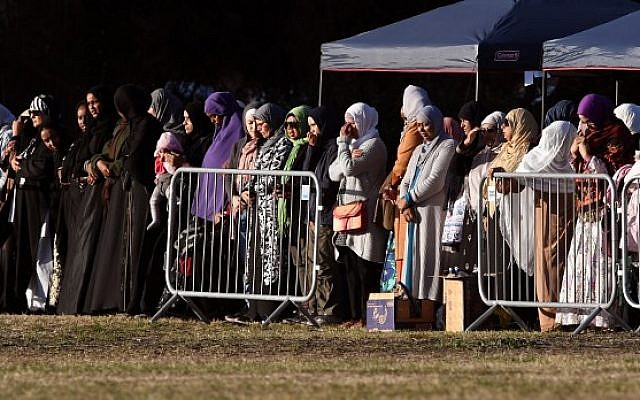 L'assistance lors des funérailles d'une victime de la fusillade survenue dans deux mosquées à Christchurch,, le 20 mars 2019 (Crédit :   WILLIAM WEST / AFP)