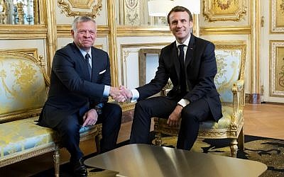 Le président français Emmanuel Macron, à droite, et le roi Abdallah II de Jordanie au cours de leur rencontre au palais de l'Elysée, le 29 mars 2019 (Crédit :  Ian LANGSDON / POOL / AFP)