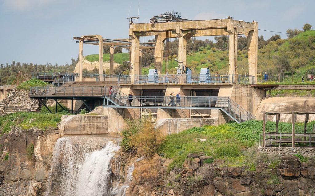 Une centrale hydroélectrique des années 1930 à Naharayim sur le Jourdain, le 29 janvier 2019. (Luke Tress/Times of Israel)