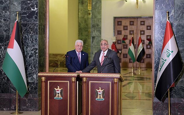 Le président de l'Autorité palestinienne  Mahmoud Abbas et le président irakien Adel Abdul Mahdi à Bagdad, le 3 mars 2019 (Crédit : Wafa)