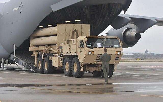 Le système de défense anti-balistique américain Terminal High Altitude Area Defense (THAAD). (Crédit : US Army Europe) Le système de défense anti-balistique américain Terminal High Altitude Area Defense (THAAD). (Crédit : US Army Europe)