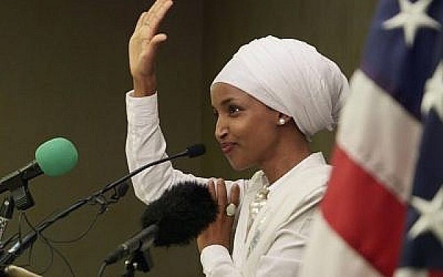 Ilhan Omar est le sujet d’un documentaire intitulé "L’heure pour Ilhan" qui sort alors qu’elle se trouve au milieu d’une polémique déclenchée par ses commentaires sur Israël. (Productions de pièces volantes/via JTA) Ilhan Omar est le sujet d’un documentaire intitulé "L’heure pour Ilhan" qui sort alors qu’elle se trouve au milieu d’une polémique déclenchée par ses commentaires sur Israël. (Productions de pièces volantes/via JTA)