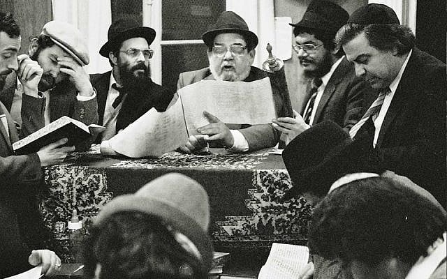 La lecture de la Meguila, dans les années 1980. (Crédit photo : Aviv Itzhaky/Facebook) La lecture de la Meguila, dans les années 1980. (Crédit photo : Aviv Itzhaky/Facebook)