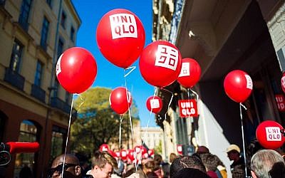 Des ballons de la marque Uniqlo. (Crédit photo : Uniqlo France / Facebook)