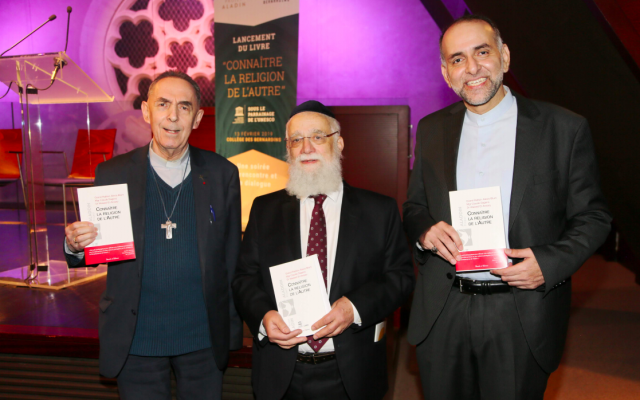 Les trois co-auteurs de l’ouvrage, Monseigneur Claude Dagens, Alexis Blum et le Professeur Wallid El-Ansari. (Crédit photo : Alain Azria / Projet Aladin)