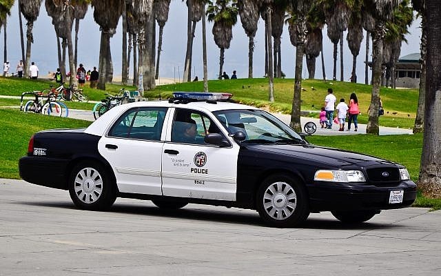 Photo d'illustration : Un véhicule du département de la police de Los Angeles. (Crédit : Tomás Del Coro/CC BY-SA 2.0) Photo d'illustration : Un véhicule du département de la police de Los Angeles. (Crédit : Tomás Del Coro/CC BY-SA 2.0)