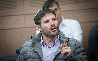 Bezalel Smotrich prend la parole lors d'une réunion de la commission des Affaires intérieures à la Knesset, le 1er janvier 2018. (Crédit : Miriam Alster/Flash90)