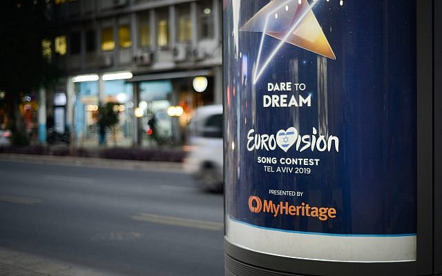 Une publicité dans la rue pour le concours de l'Eurovision 2019 dans une rue du centre de Tel Aviv, le 24 janvier 2019 (Crédit : Adam Shuldman/Flash90) Une publicité dans la rue pour le concours de l'Eurovision 2019 dans une rue du centre de Tel Aviv, le 24 janvier 2019 (Crédit : Adam Shuldman/Flash90)