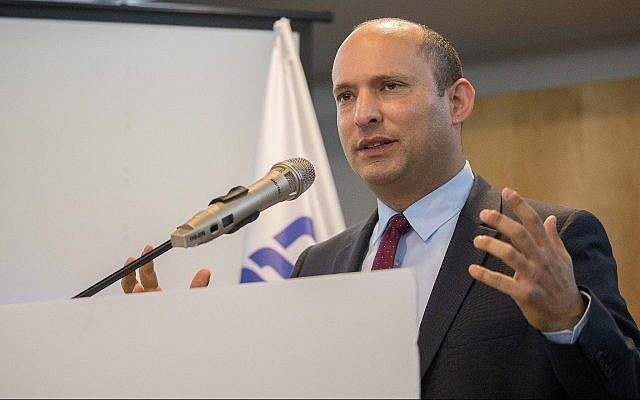 Le ministre de l'Education Naftali Bennett lors d'une conférence de presse de son parti HaYamin HaHadash à Ashdod, le 26 mars 2019 (Crédit : Yonatan Sindel/Flash90) Le ministre de l'Education Naftali Bennett lors d'une conférence de presse de son parti HaYamin HaHadash à Ashdod, le 26 mars 2019 (Crédit : Yonatan Sindel/Flash90)
