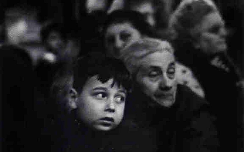 Des migrants roumains arrivant en Israël, 1961. © Erich Hartmann / Magnum Photos / Courtesy CLAIRbyKahn
