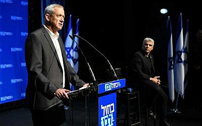 Le leader de Kakhol lavan Benny Gantz lors d'un rassemblement à Beer Sheva, le 11 mars 2019 (Crédit : Saria Diamant/Kakhol lavan)