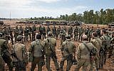 Les soldats israéliens prennent position aux abords de la frontière avec Gaza, le 26 mars 2019 (Crédit : Armée israélienne)