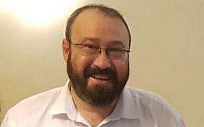 Rabbi Achiad Ettinger, qui avait été blessé lors d'une fusillade au carrefour d'Ariel le 17 mars 2019 (Crédit : Nadav Goldstein/TPS)