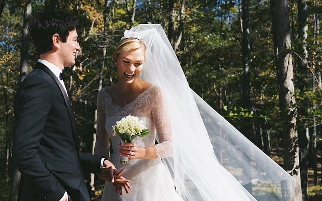 Josh Kushner et Karlie Kloss à leur mariage,(Karlie Kloss/Twitter via JTA)