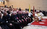 Le roi du Maroc Mohammed V et le pape Francois assistent à u cours de formation des imams, à l'Institut Mohammed VI de Rabat, le 30 mars 2019;. (Crédit : Alberto PIZZOLI / AFP)