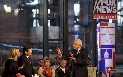 Le candidat démocrate à la présidentielle, le sénateur américain Bernie Sanders (indépendant du Vermont), participe à une réunion publique organisée par Fox News à SteelStacks, le 15 avril 2019, à Bethléem, en Pennsylvanie. (Mark Makela / Getty Images / AFP)