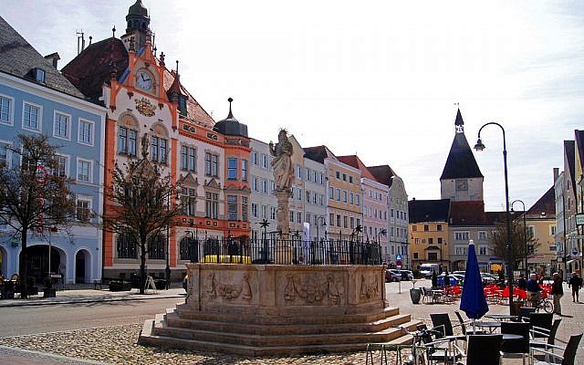 Le centre-ville de Braunau-am-Inn. (Crédit photo : CC BY-SA 3.0)