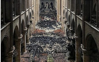 L'intérieur de la cathédrale Notre-Dame, le 16 avril 2019. (AFP)