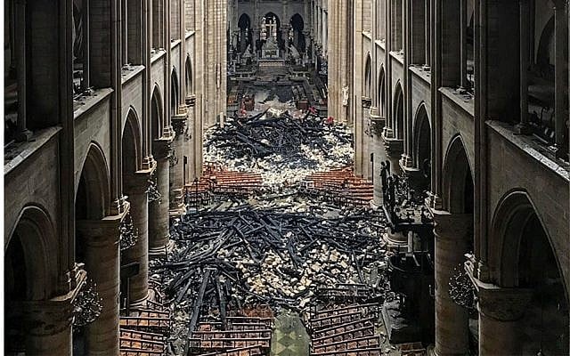 L'intérieur de la cathédrale Notre-Dame, le 16 avril 2019. (AFP)