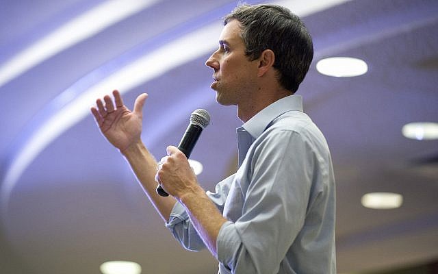 Beto O'Rourke, candidat à la primaire démocrate et ancien élu du Texas, s'exprime lors d'un meeting de campagne à Sioux City Iowa, le 4 avril 2019. (Justin Wan/Sioux City Journal via AP) Beto O'Rourke, candidat à la primaire démocrate et ancien élu du Texas, s'exprime lors d'un meeting de campagne à Sioux City Iowa, le 4 avril 2019. (Justin Wan/Sioux City Journal via AP)