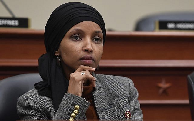 L'élue démocrate du Minnesota Ilhan Omar au comité du Budget de la Chambre des Représentants au Capitol Hill à Washington, le 12 mars 2019. (Susan Walsh/AP) L'élue démocrate du Minnesota Ilhan Omar au comité du Budget de la Chambre des Représentants au Capitol Hill à Washington, le 12 mars 2019. (Susan Walsh/AP)