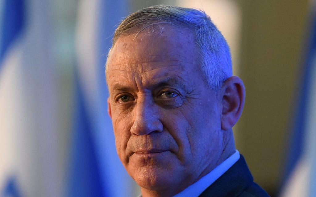 Benny Gantz, chef du parti Kakhol lavan, lors d'une campagne électorale à Petah Tikva, le 13 mars 2019. (Gili Yaari /Flash90) Benny Gantz, chef du parti Kakhol lavan, lors d'une campagne électorale à Petah Tikva, le 13 mars 2019. (Gili Yaari /Flash90)