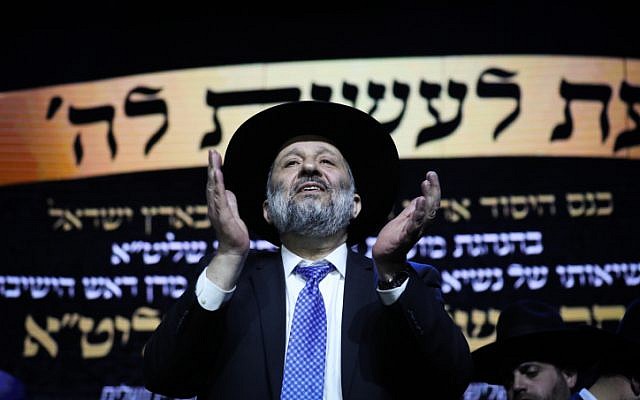 Le leader du parti Shas Aryeh Deri lors d'un événement de campagne à Jérusalem, le 2 avril 2019. (Crédit : Noam Revkin Fenton/Flash90) Le leader du parti Shas Aryeh Deri lors d'un événement de campagne à Jérusalem, le 2 avril 2019. (Crédit : Noam Revkin Fenton/Flash90)