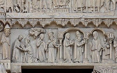 Anne et Joachim, grand-parents de Jésus, dans une frise de la façade ouest de la cathédrale Notre-Dame (Crédit : CC BY-SA Thesupermat/Wikimedia Commons)