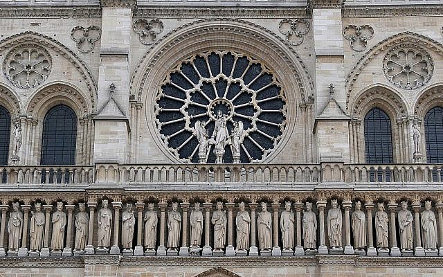 La galerie des rois sur la façade de la cathédrale Notre-Dame (Crédit : CC BY Serge Melki/Wikimedia Commons) La galerie des rois sur la façade de la cathédrale Notre-Dame (Crédit : CC BY Serge Melki/Wikimedia Commons)
