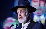 Le grand rabbin d'Argentine, Gabriel Davidovich, s'exprime au centre communautaire juif AMIA à Buenos Aires, en Argentine, le 8 novembre 2018. 
(Crédit : centre communautaire juif de l'Association israélite mutuelle d'Argentine (AMIA) via AP)