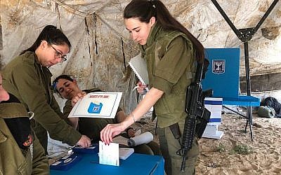 Des soldats votent aux élections du 9 avril 2019 (Tsahal)