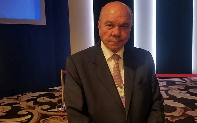 Le président du sénat jordanien Faisal al-Fayez en marges du Forum économique mondial à la Mer morte le 6 mars 2019. 
(Adam Rasgon/Times of Israel)