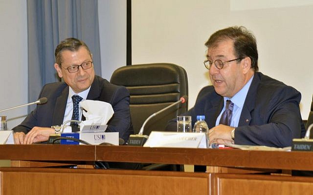 Bruno Foucher, ambassadeur de France au Liban, lors de la conférence « La politique arabe de la France » à l’université Saint-Joseph de Beyrouth, le 28 mars 2019. (Crédit photo : Université Saint-Joseph de Beyrouth) Bruno Foucher, ambassadeur de France au Liban, lors de la conférence « La politique arabe de la France » à l’université Saint-Joseph de Beyrouth, le 28 mars 2019. (Crédit photo : Université Saint-Joseph de Beyrouth)