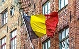 Drapeau de la Belgique, à Bruges. (Crédit : stormwatch153 via iStock)