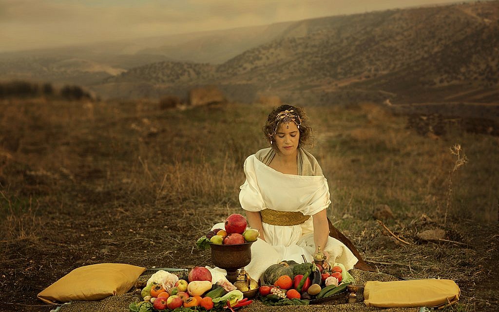 Esther (© Dikla Laor)