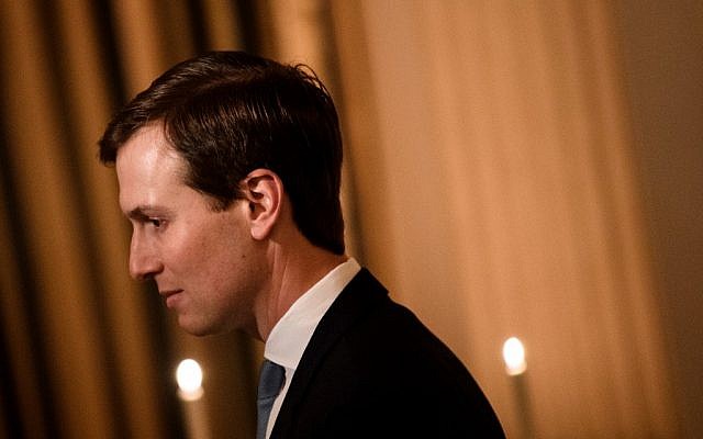 Le conseiller principal Jared Kushner assiste à un dîner célébrant le Jour national de prière à la Maison Blanche, le 1er mai 2019, à Washington, DC. (Brendan Smialowski / AFP) Le conseiller principal Jared Kushner assiste à un dîner célébrant le Jour national de prière à la Maison Blanche, le 1er mai 2019, à Washington, DC. (Brendan Smialowski / AFP)