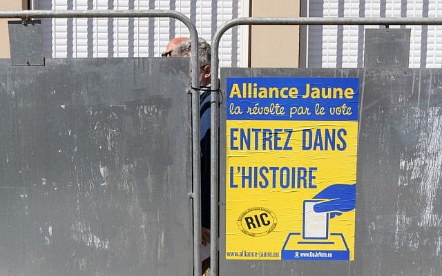 Une affiche électorale Alliance Jaune à Toulouse le 23 mai 2019. (Crédit :  PASCAL PAVANI / AFP)