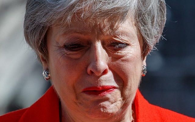 Le Premier ministre britannique Theresa May annonce sa démission, à Downing Street, à Londres, le 24 mai 2019. (Crédit : Tolga AKMEN / AFP)