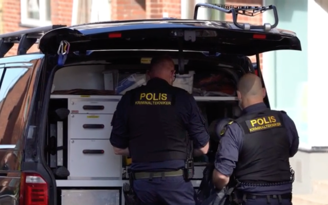 Capture d'écran d'une vidéo de la police suédoise sur les lieux d'une attaque au couteau contre une femme juive à  Helsingborg, le 14 mai 2019 (Capture d'écran   Aftonbladet via JTA)