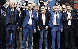 De gauche à droite : Geert Wilders, chef du Parti de la Liberté néerlandais; Matteo Salvini, Jörg Meuthen, chef de l'AFD allemand, Marine Le Pen, Vaselin Marehki dirigeant du parti bulgare "Volya", Jaak Madison de parti conservateur estonien, et Tomio Okamura, le président du parti tchèque Liberté et démocratie directe, participent à un rassemblement, organisé par Matteo Salvini, avec d'autres partis nationalistes européens, en vue des élections pour le Parlement européen, à Milan, le 18 mai 2019. (Crédit : Luca Bruno/AP)
