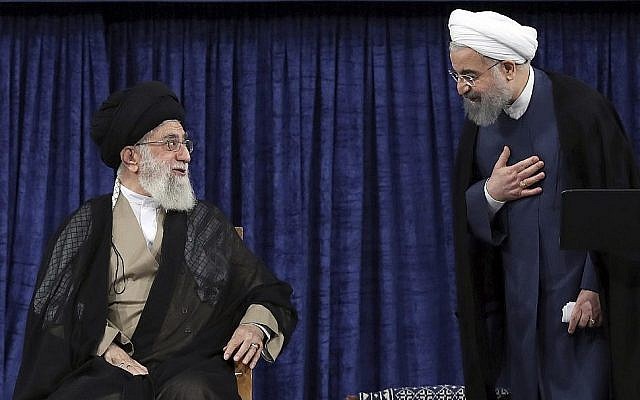 Le guide suprême iranien l'Ayatollah Ali Khamenei, (à gauche), et le président Hassan Rouhani à l'investiture de Rouhani, à Téhéran, le 3 août 2017. (Crédit : Office of the Iranian Supreme Leader via AP) Le guide suprême iranien l'Ayatollah Ali Khamenei, (à gauche), et le président Hassan Rouhani à l'investiture de Rouhani, à Téhéran, le 3 août 2017. (Crédit : Office of the Iranian Supreme Leader via AP)