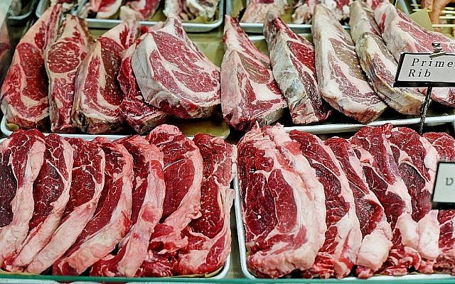 Côtes de bœuf et steaks de bœuf au restaurant de viande M25 à Tel Aviv. (Ran Biran Ran)