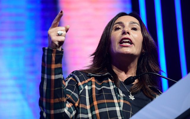 La ministre de la Culture et des Sports, Miri Regev, lors de la Conférence internationale annuelle sur l'innovation municipale à Tel Aviv, le 28 février 2019. (Tomer Neuberg/Flash90) La ministre de la Culture et des Sports, Miri Regev, lors de la Conférence internationale annuelle sur l'innovation municipale à Tel Aviv, le 28 février 2019. (Tomer Neuberg/Flash90)