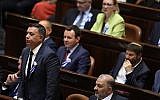 Le Parti travailliste d'Avi Gabbay en plénière durant la prestation de serment des membres de la Knesset, le 30 avril 2019 (Crédit : Noam Revkin Fenton/Flash90)
