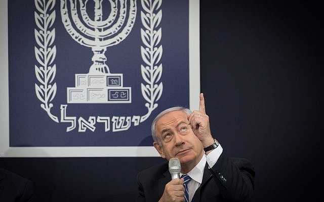 Le Premier ministre Benjamin Netanyahu à la résidence présidentielle pour Yom HaAtsmaout, le 9 mai 2019. (Crédit : Noam Revkin Fenton/Flash90) Le Premier ministre Benjamin Netanyahu à la résidence présidentielle pour Yom HaAtsmaout, le 9 mai 2019. (Crédit : Noam Revkin Fenton/Flash90)