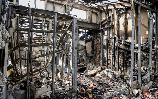 Une vue des dégâts causés par un incendie à Mevo Modiim, le 24 mai 2019 (Crédit : Avi Dishi/Flash90) Une vue des dégâts causés par un incendie à Mevo Modiim, le 24 mai 2019 (Crédit : Avi Dishi/Flash90)